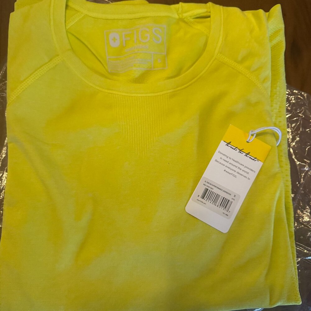 Figs Underscrub longsleeve, highlighter Yellow, Small NWT